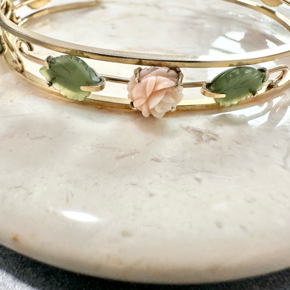 Vintage Krementz Gold filled With Coral Roses/Green Jade Leaves Cuff Bracelet - Picture 4 of 5